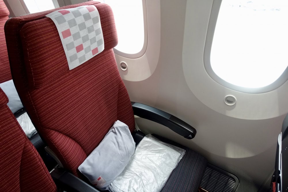 ANAとのビジネスクラス機内食対決はJALに軍配！機内販売の森伊蔵は抽選